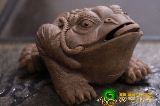 三足金蟾不适合哪种人，这类人佩戴三足金蟾会导致 情况严重   第2张