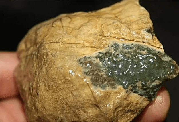 翡翠带皮好不好？对于带皮翡翠应该客观对待(图文)   第1张