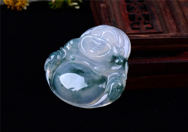 翡翠里面有黑点好不好?答案可能让你很惊讶!(图文) 第2张