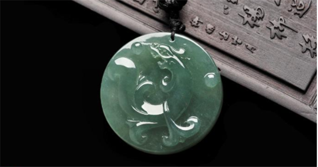 翡翠龙牌适合哪些人戴？为什么说它的寓意很重要！   第2张