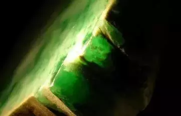 
                小小翡翠蛋面却爆出天价，原来贵在这里
   第5张