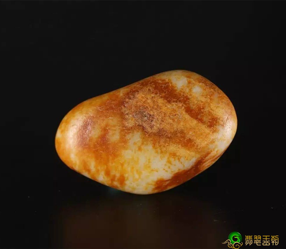 新疆和田玉制成品与翡翠原石，你能挑选个人收藏哪一种？   第1张