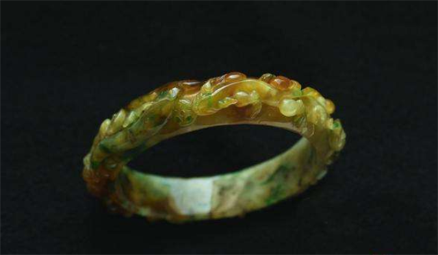 雕花手镯一般会有瑕疵吗？它的价值高不高？(图文)   第1张