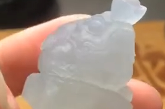 三足金蟾的寓意和象征 三足金蟾如何去摆放？摆放的忌讳和讲究有什么？   第4张