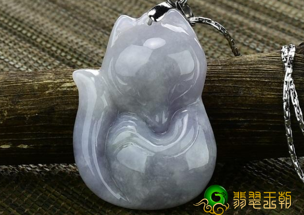 翡翠玉石雕刻狐狸的寓意是什么？天然水晶雕刻成狐狸有什么含义寓意？   第1张