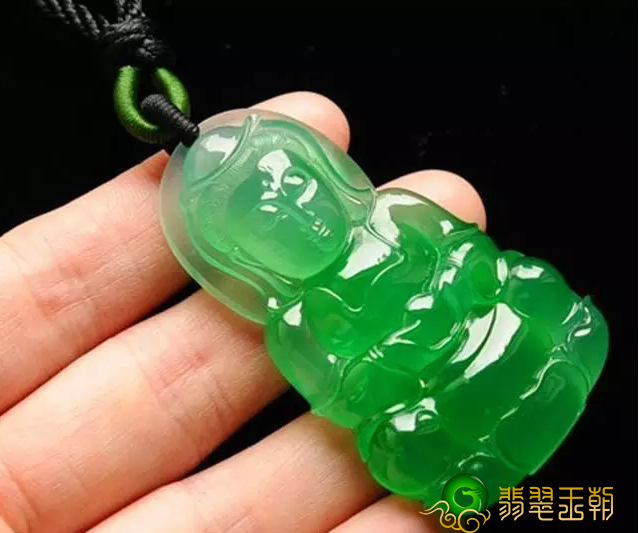 翡翠真的会越戴越绿吗，真翡翠会越戴越透亮吗   第4张