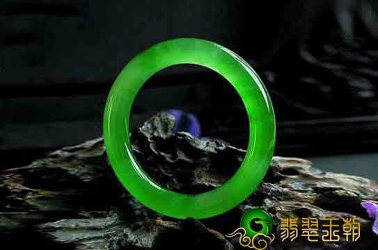 不清楚贵妃手镯和圆镯哪样好？实际上回答一目了然！   第3张