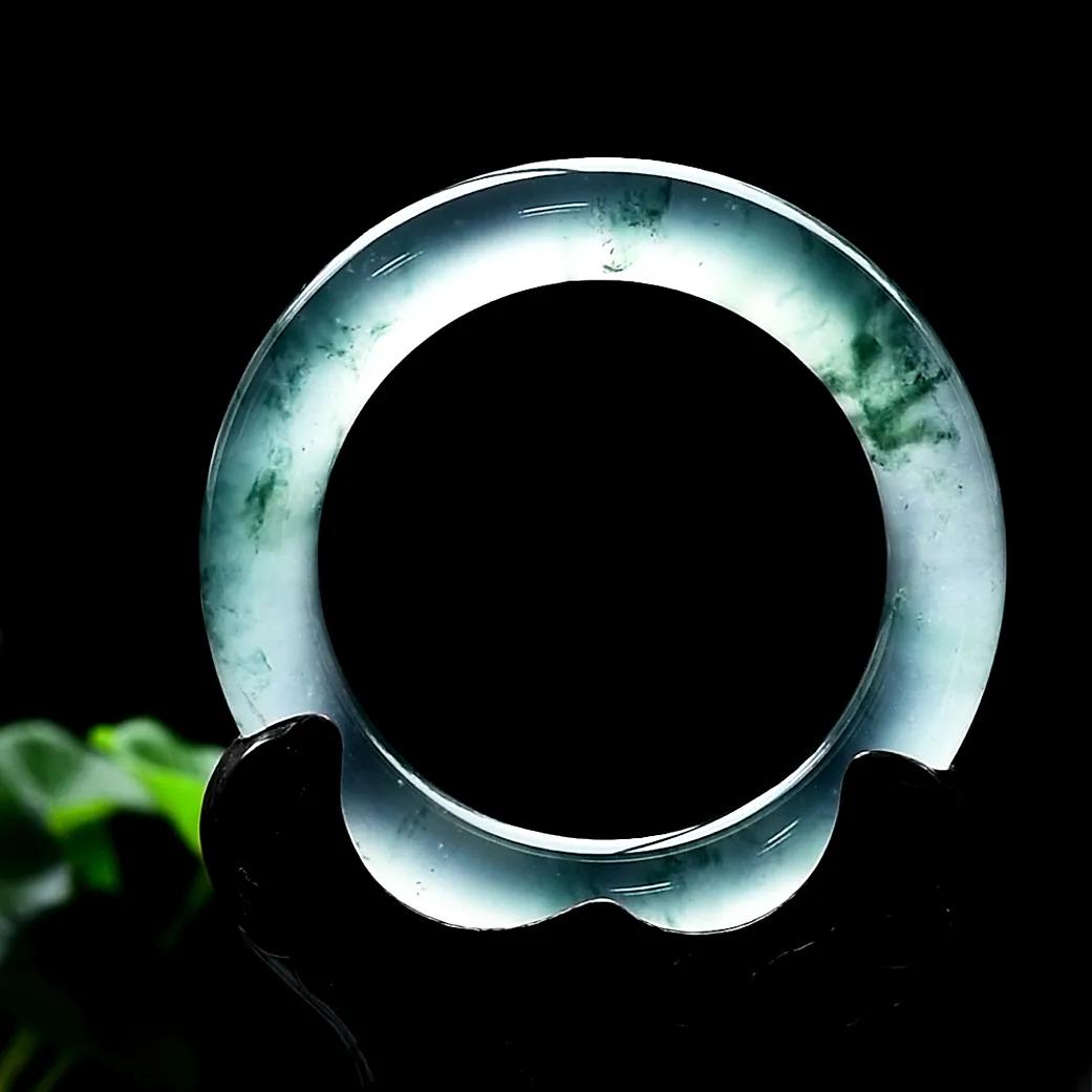 
                中国人都喜欢把玉石当作传家宝，到底是在传承什么？
   第1张