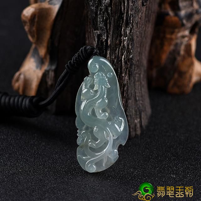 千姿百态的翡翠龙牌都代表什么寓意？   第1张