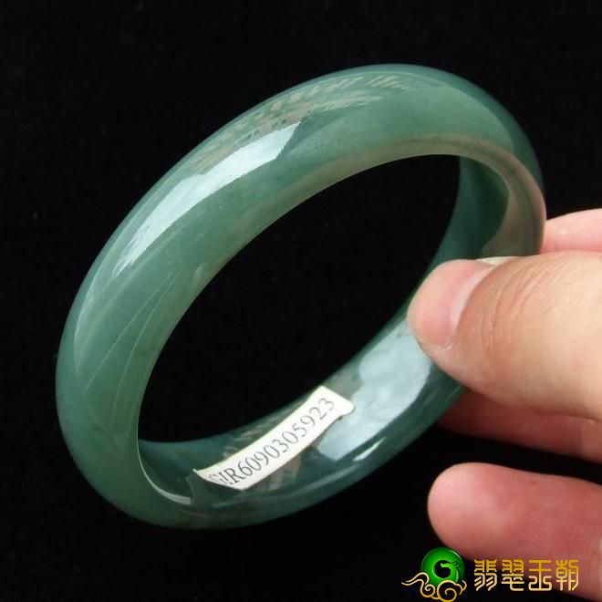 油青种翡翠如何 油青种翡翠的收藏价值 