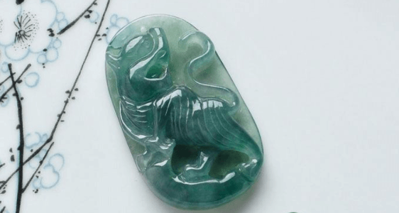 翡翠里面有气泡正常吗？我们在选购时要注意什么？   第3张