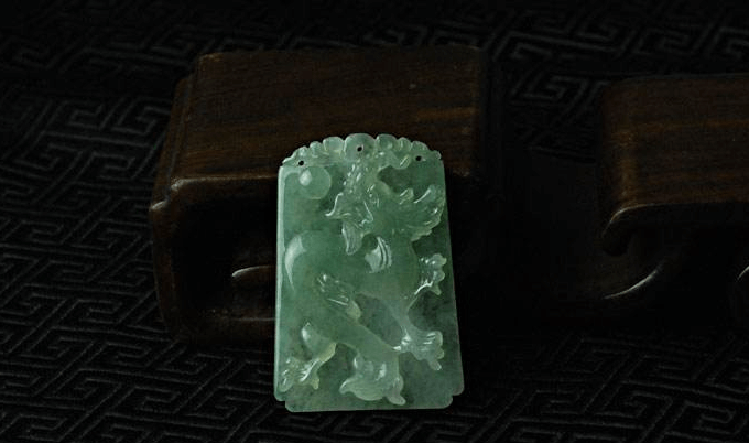龙凤牌的寓意好吗？翡翠龙凤牌的款式有哪些？   第1张