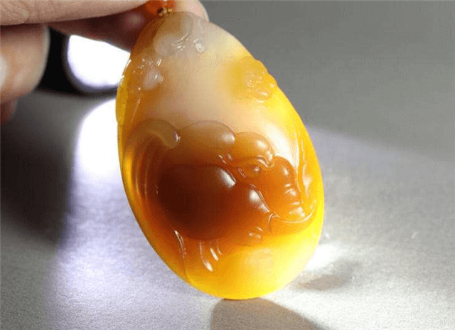 和田玉且末料怎么样？“天下美玉，且末为上”了解下？   第2张