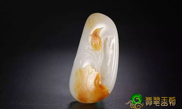 新疆和田玉制成品与翡翠原石，你能挑选个人收藏哪一种？   第2张