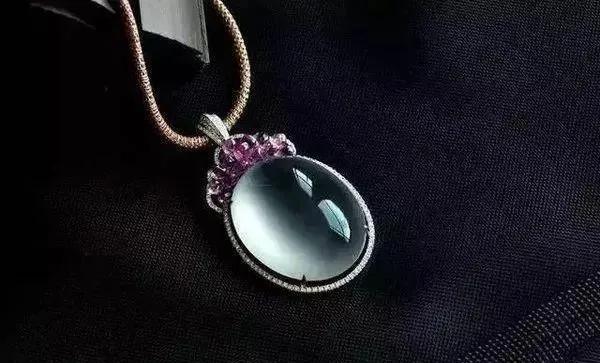 
                老翡翠和老坑翡翠，是同一种东西吗？
   第1张