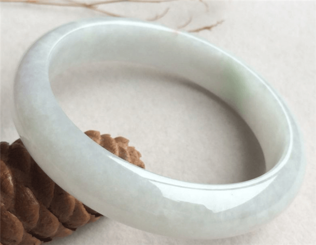 什么样的翡翠品质差？这五种翡翠价值极低切记避开   第3张