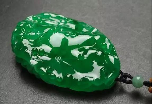 素面和雕花翡翠,谁略胜一筹?
第4张