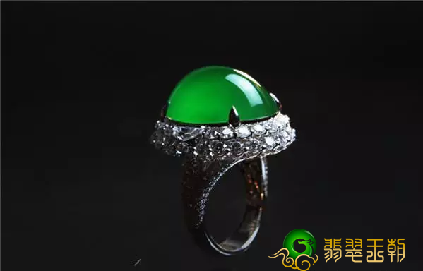 翡翠真的会越戴越绿吗，真翡翠会越戴越透亮吗   第3张