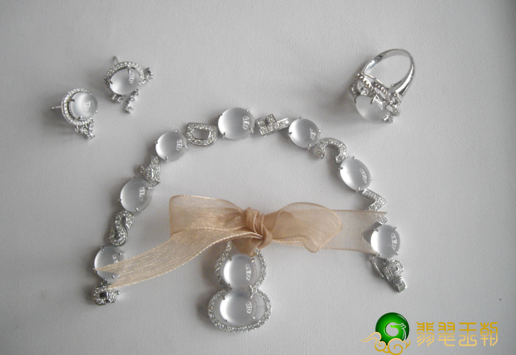 令人眼花缭乱的翡翠应该怎样选择 第1张