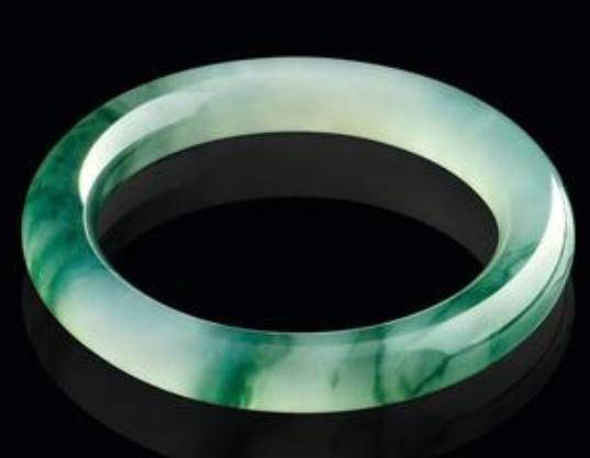 
                四种翡翠手镯，哪种是你的菜？
   第1张