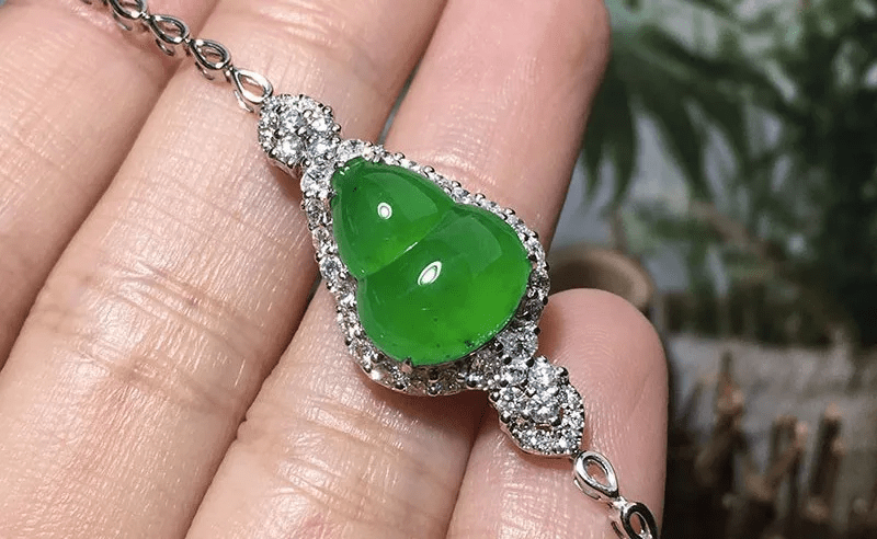 翡翠为什么会越戴越绿
第1张