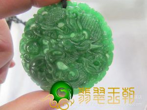 佩戴翡翠草叶龙有什么寓意和讲究   第3张