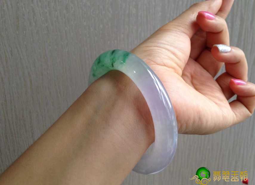 什么是春带彩翡翠，春带彩的价值你没想到有这么高吧   第1张