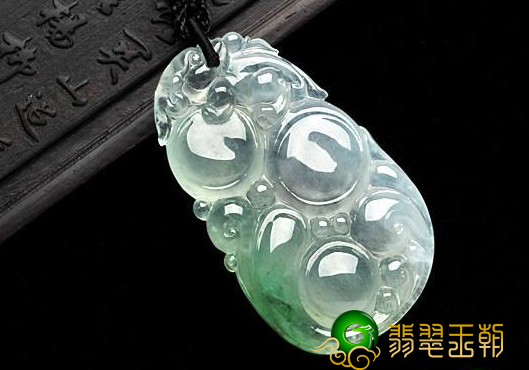 翡翠送礼物有什么注重和避讳 千万不要弄错了！   第2张