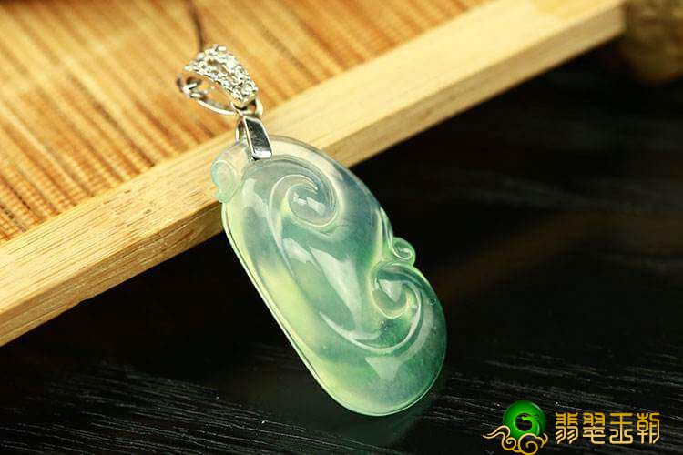 糯冰种翡翠挂件价格多少?影响它价格的因素有哪些? 第3张