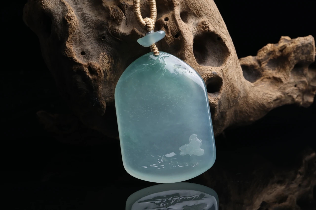 
                翡翠两“大”特点，你应该都知道，但很少注意
   第1张