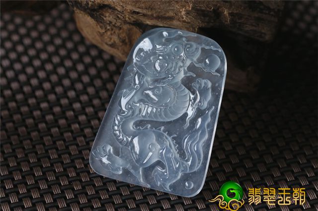 翡翠冰种翡翠小挂件有什么特点?购买它时必须注意什么? 第3张