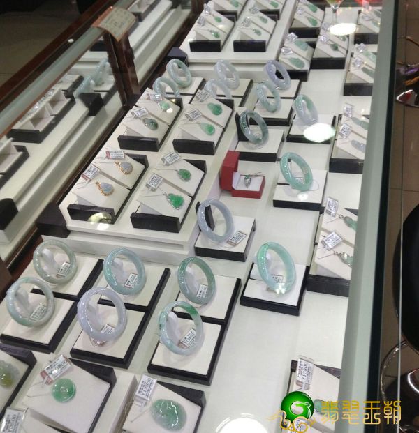 为何紫罗兰花翡翠叫见光死？   第5张