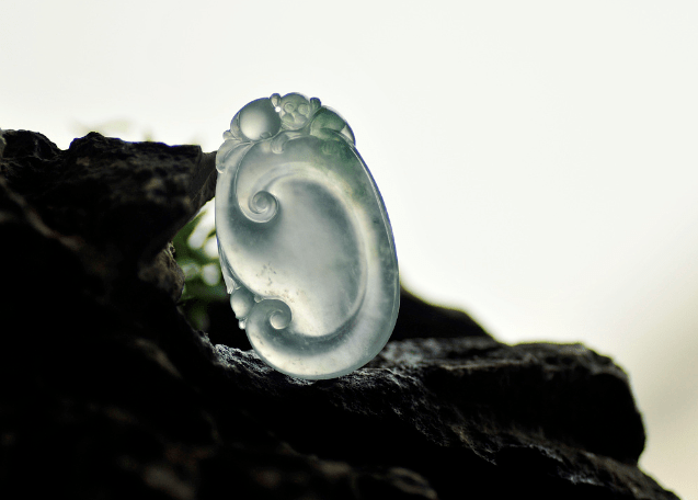 
                翡翠圈也有“规则”？买翡翠时你应该知道的事情！
   第1张