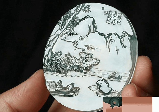 翡翠玉牌备受欢迎，戴青山绿水玉牌有注重吗？   第2张