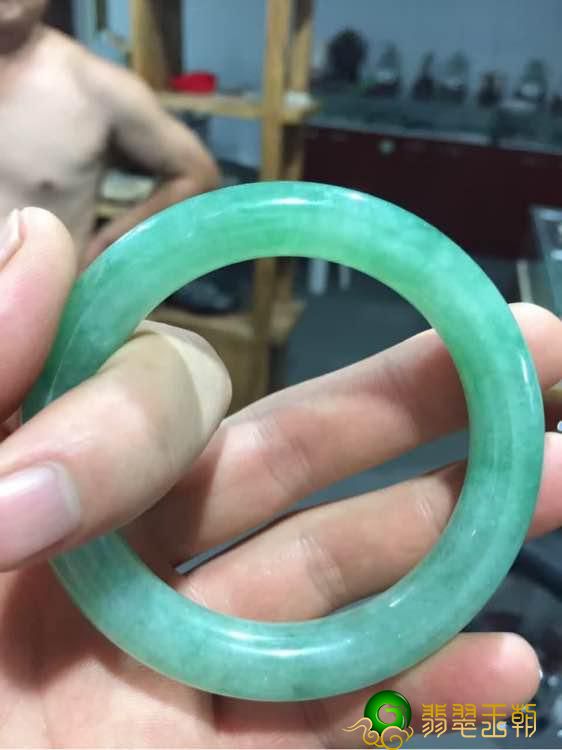 翡翠翡翠原石从开预料到做镯子。   第7张