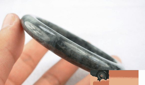 乌鸡种翡翠怎么判断好坏?行语让你详细描述它的行业发展前景! 第2张