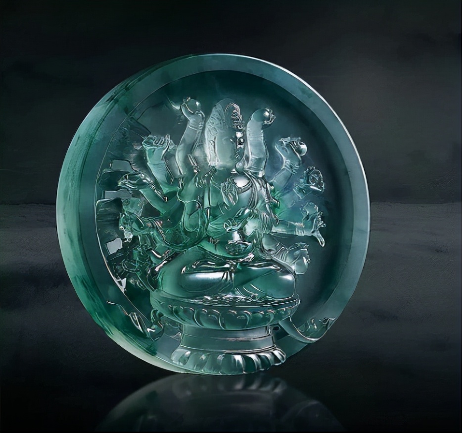 
                翡翠也分三六九等，顶级翡翠的三个标准，你都知道吗？
   第3张