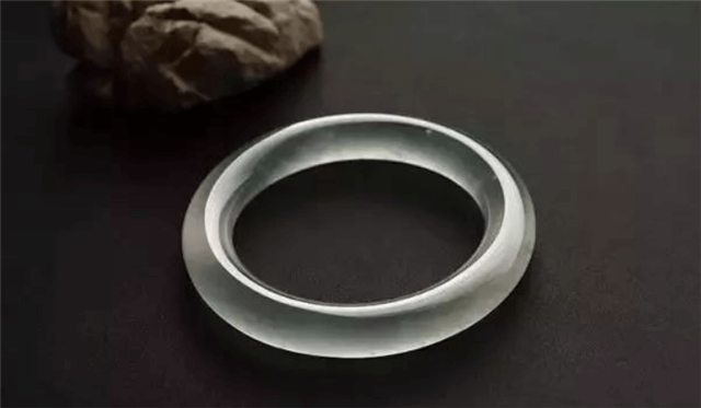 为什么玉镯不能戴左手?其实这种说法听听就好！(图文)   第4张