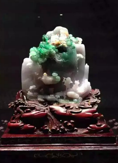 
                巧色俏色分色！都是翡翠玉雕，到底有何不同？
   第3张