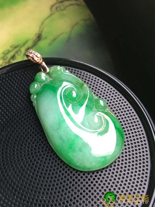 怎样简易辨别翡翠翡翠原石的优劣 如何去评定翡翠翡翠原石的真伪   第1张