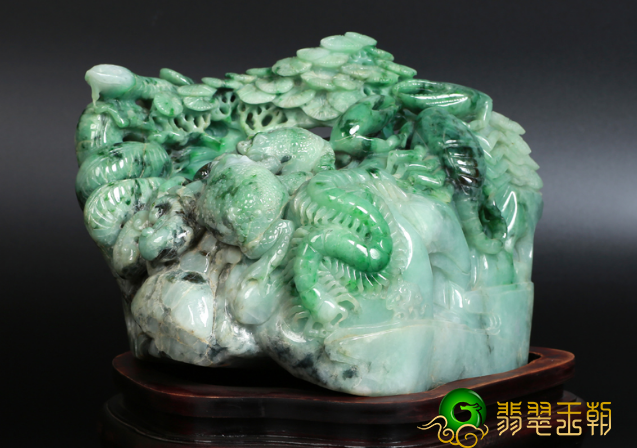 翡翠精典结合了原材料、手工雕刻和艺术创意的精粹，看一下他们是怎样问世的？   第2张