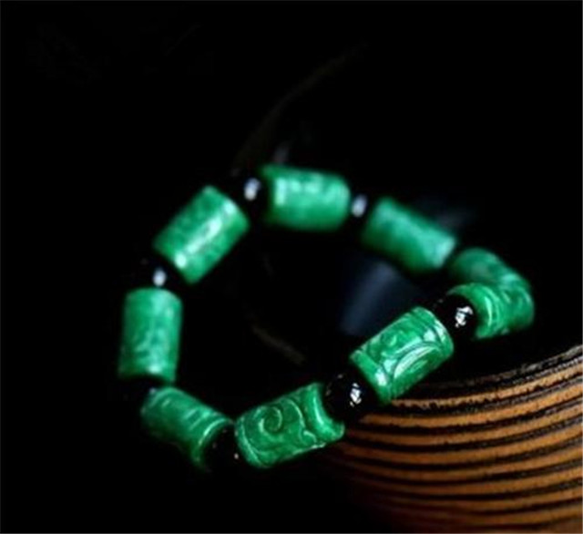 干青种翡翠价值高吗？讲一讲为什么满绿却没有水头！   第3张