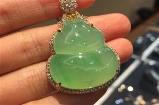 葫芦戴玉好还是木头好,玉葫芦的作用 第2张