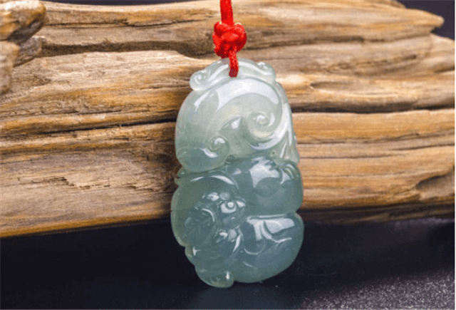 新手询问翡翠吊坠价钱,不懂这些行话商家就知道你是小白了!
