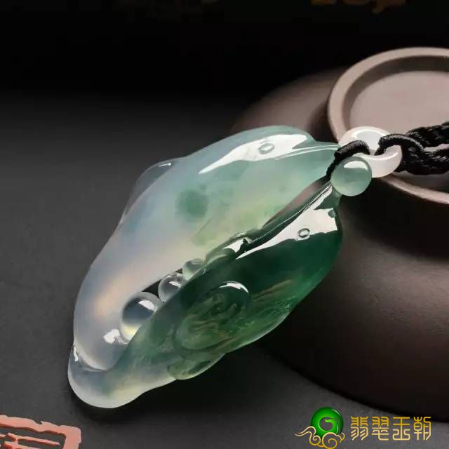 买翡翠除开看种、水、色以外，居然也要看它？   第1张