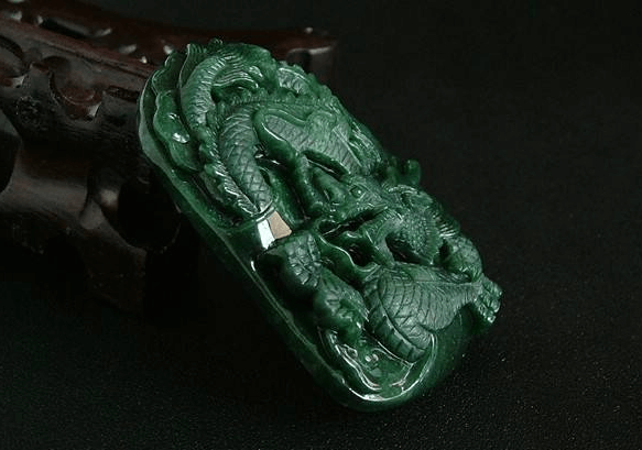 墨绿色翡翠是什么种？翡翠的种水和颜色没有直接联系！(图文)   第1张