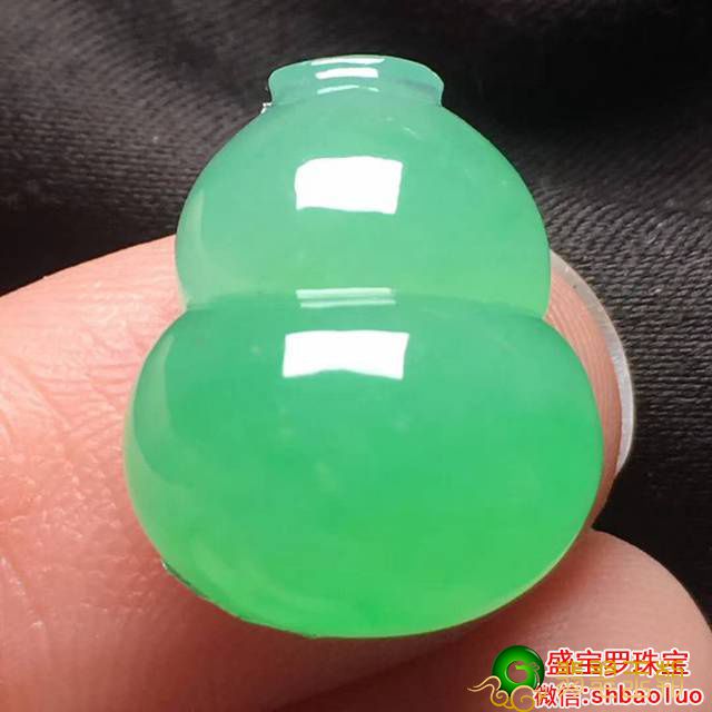 翡翠和新疆和田玉哪一个以养，翡翠和新疆和田玉该怎么选   第1张