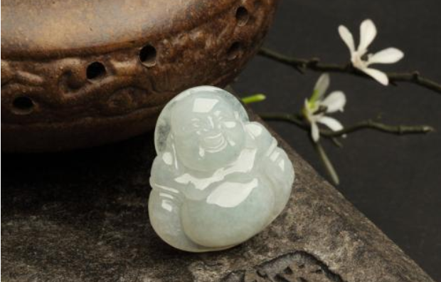白冰种翡翠佛公价格怎么样?看完文章我后全都懂了! 第3张