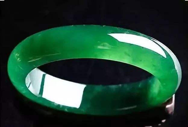 a类翡翠价格为何受人关注？为什么买翡翠一定要找A类？   第1张