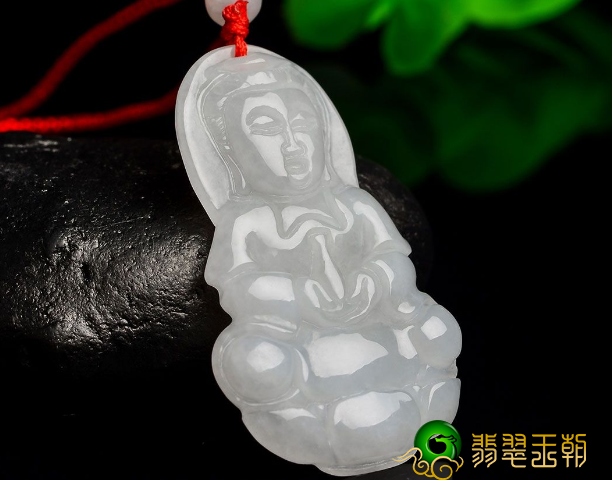翡翠观音吊坠价格贵吗？来掌握一些翡翠观音吊坠的挑选技巧吧!   第1张